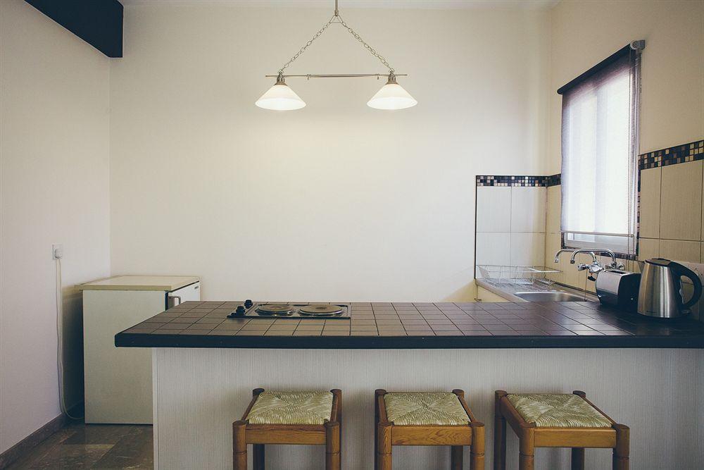 Vega Apartments Limassol Zimmer foto